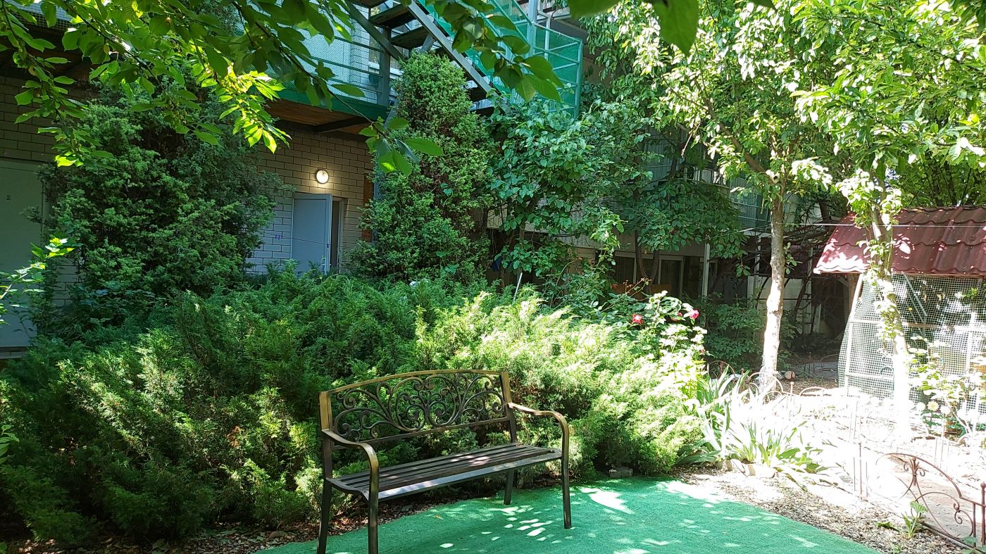 . Гостиница Александровский сад у моря . Ейск