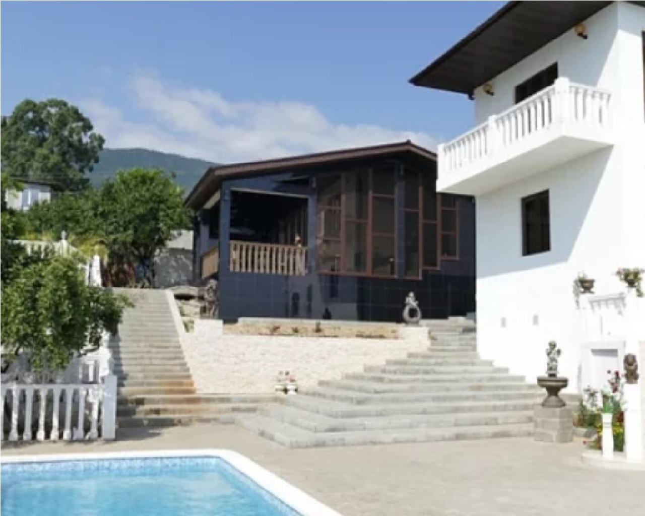 . Гостевой дом "Белый дом". Новый Афон