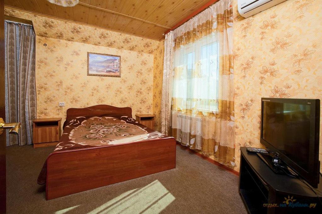 ЧЕТЫРЕХМЕСТНЫЙ С ВИДОМ НА ГОРЫ. Гостевой дом "Сибирячка". Ольгинка