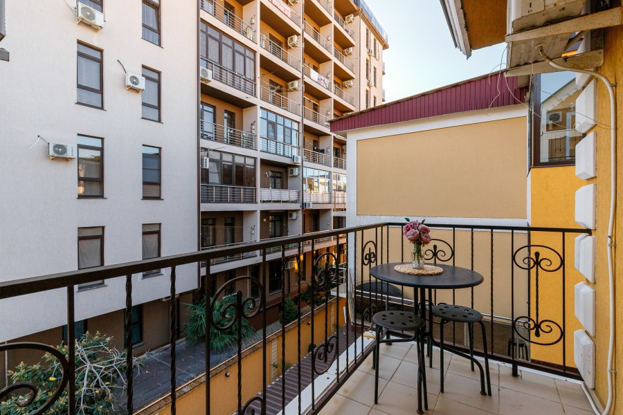 Номер стандарт с балконом с видом в сад для 3 гостей. Гостевой дом Ева. Адлер