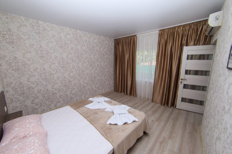 Двухкомнатный, трехместный номер с удобствами. Гостевой дом "Эллеон". Лоо