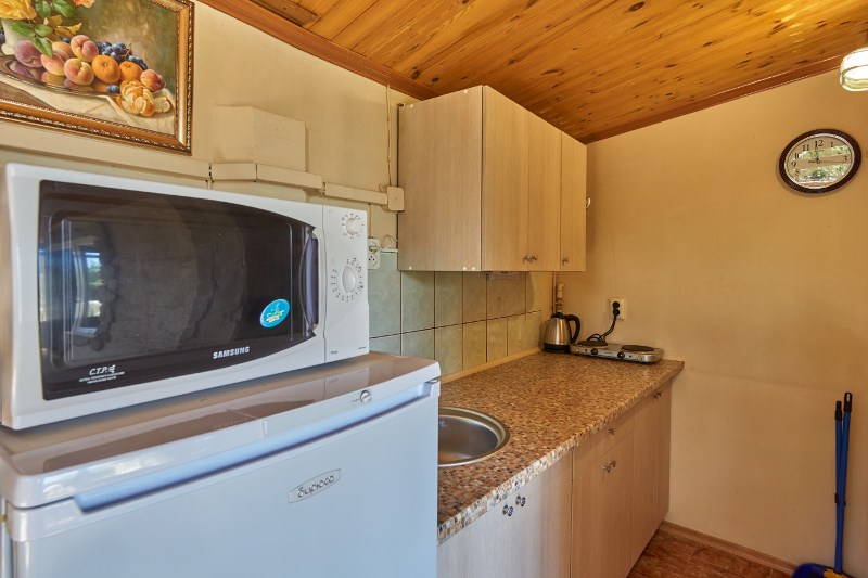 3-х местный номер (2 этаж). Гостевой дом "Малиновая 10". Севастополь