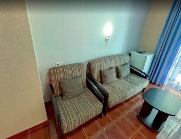 Люкс двухкомнатный 5-местный. Отель "Родос" . Витязево