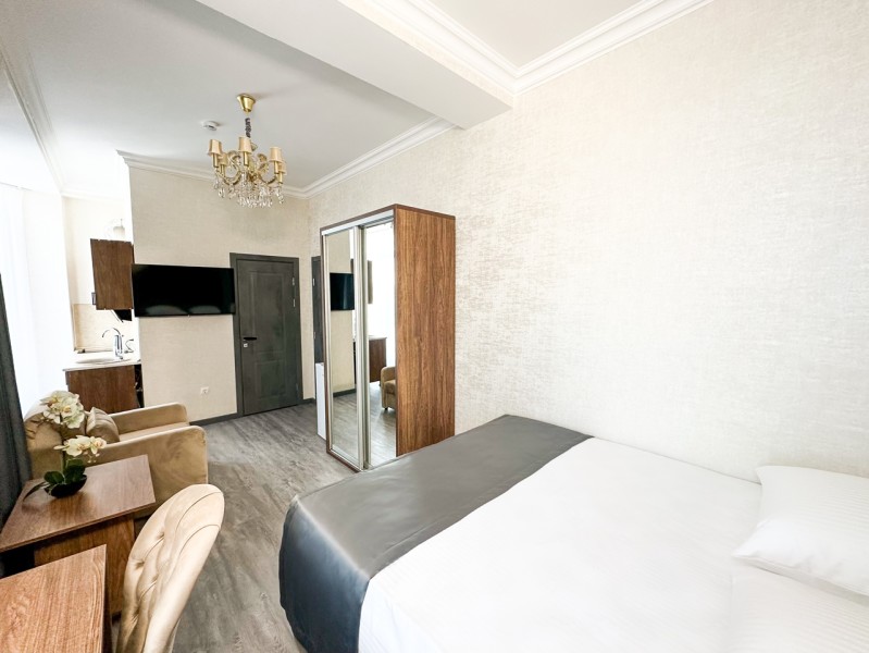 Трехместный номер студио. Отель Офелия. Адлер