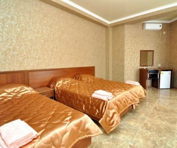 Люкс 3-х местный с большим балконом. Гостевой дом «Елиза». Витязево