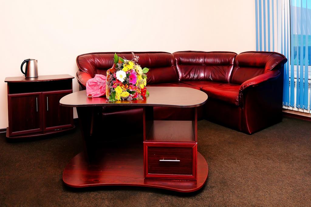 двухкомнатный номер . Гостиница Hotel RUS. Адлер