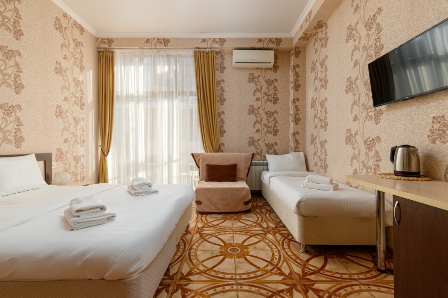 Номер комфорт с двухспальной кроватью , балконом для 4 гостей. Гостевой дом Ева. Адлер