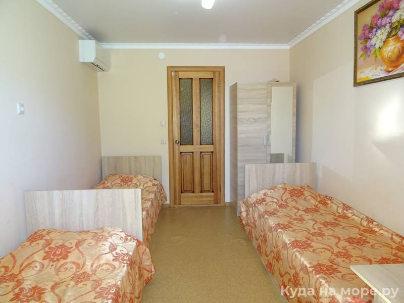 Трёхместный стандарт. Гостевой дом Жемчужина. Сухум