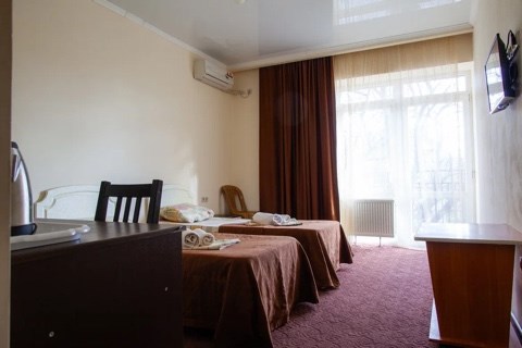 стандарт с балконом 2 односпальные кровати. Гостевой дом "Марити". Анапа