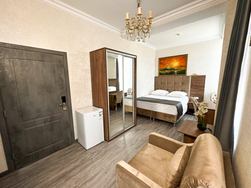 Трехместный номер студио. Отель Офелия. Адлер