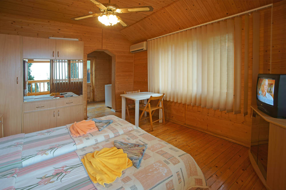 Стандартный 2-х местный номер в коттеджах №№ 8,9,13,14 – сруб. Пансионат "Форосский берег". Санаторное