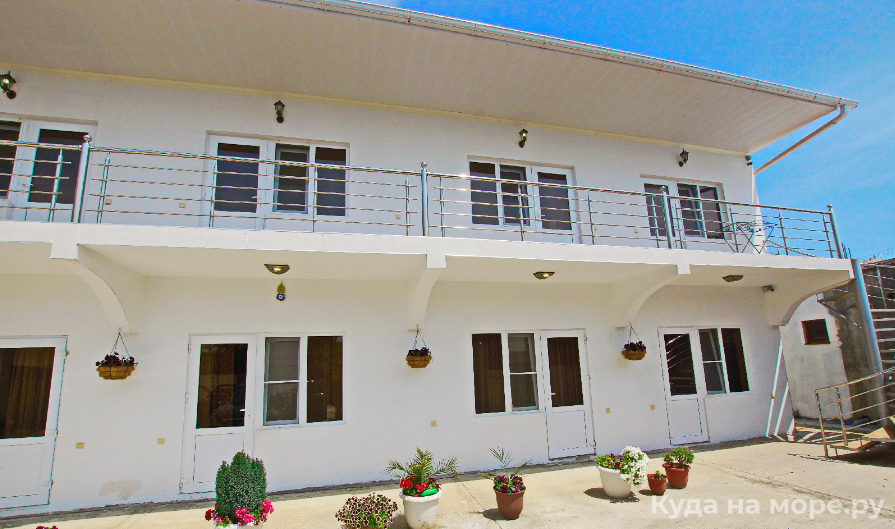 . Гостевой дом «У Руслана и Джульетты». Пицунда