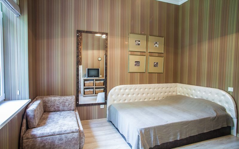 Серебряная . Гостиный дом на Лавровом. Ялта