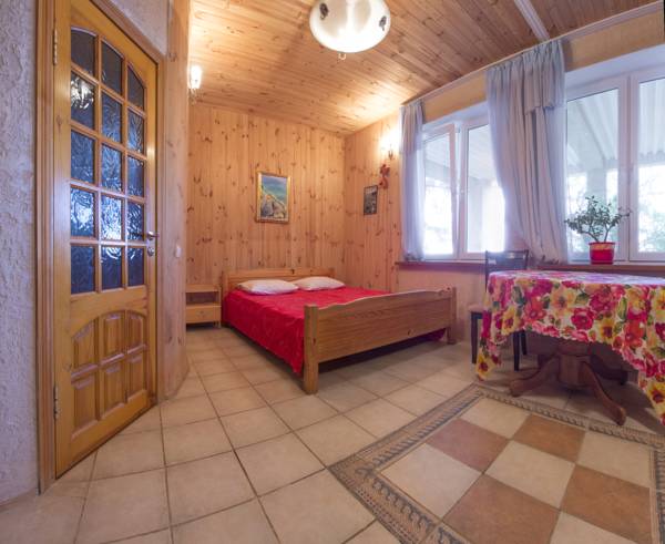 Семейный люкс в саду с двориком. Отель "Кучук-Ламбат". Бондаренково