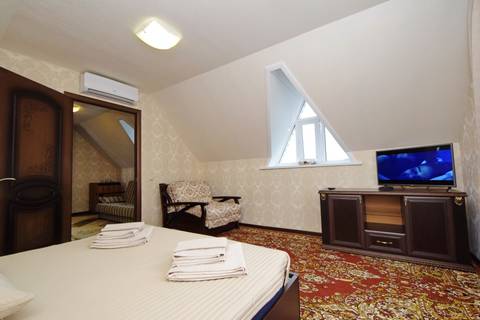 5-ти местный (двухкомнатный) номер «Люкс». Гостевой дом Twin-tower. Архипо-Осиповка