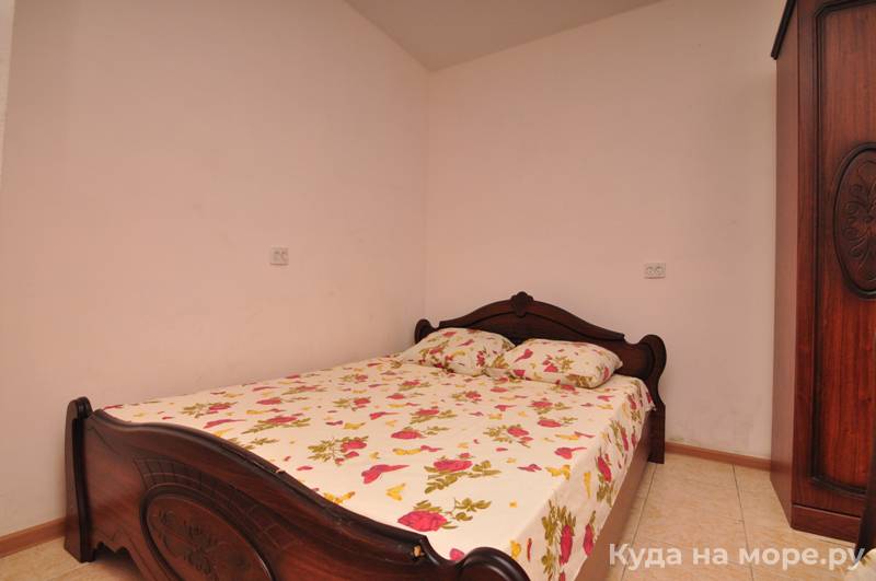 2-х местный «Стандарт» с дополнительным местом. Частный сектор «У Ануш». Пицунда