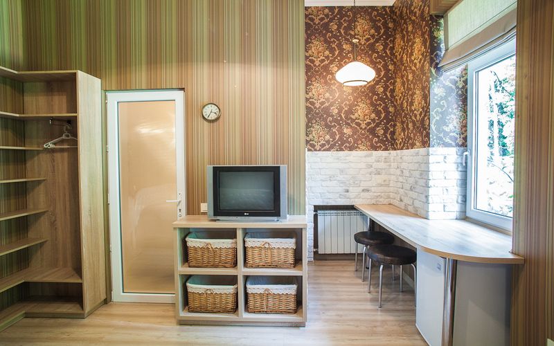 Серебряная . Гостиный дом на Лавровом. Ялта