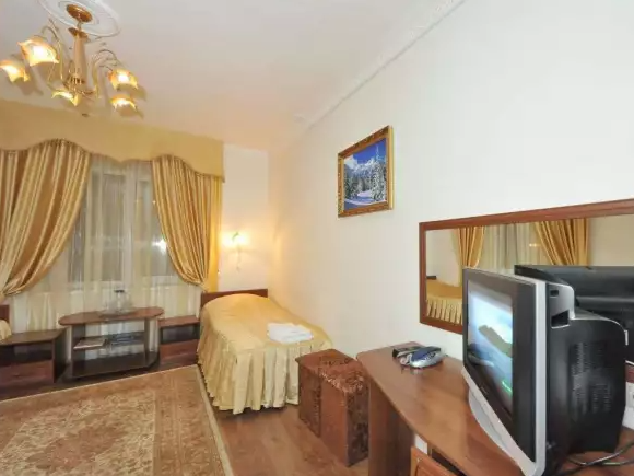 «Полулюкс» 2-х местный TWIN (Главный корпус). Гостиница «Кристалл». Домбай-гостиницы