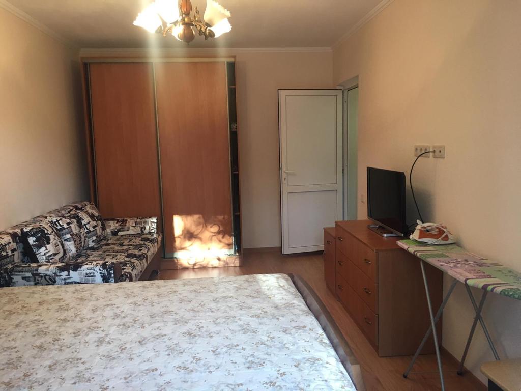 . Квартира в многоквартирном доме Однокомнатная квартира - Сухум. Сухум