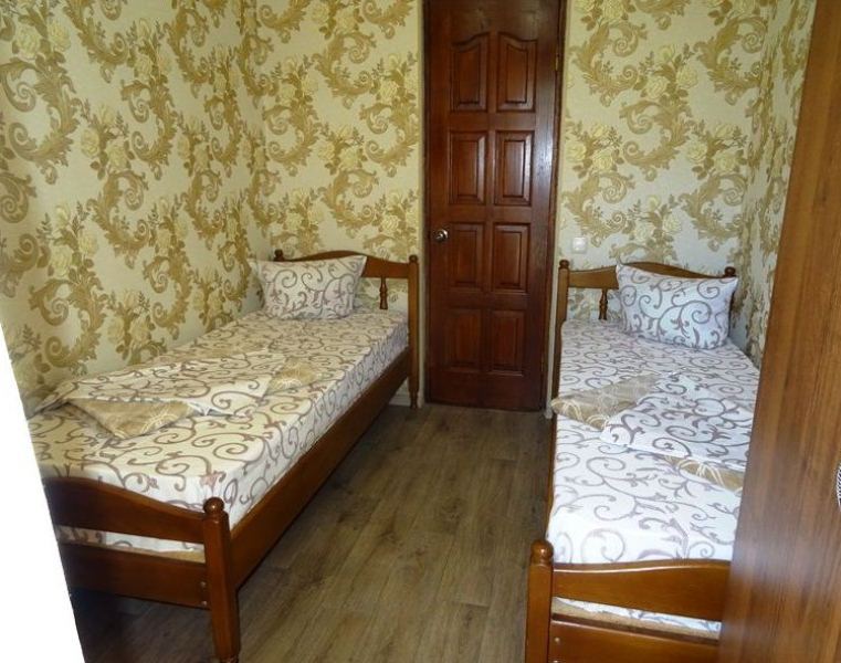 Люкс 3-х местный. Гостевой дом "Ариф". Лоо