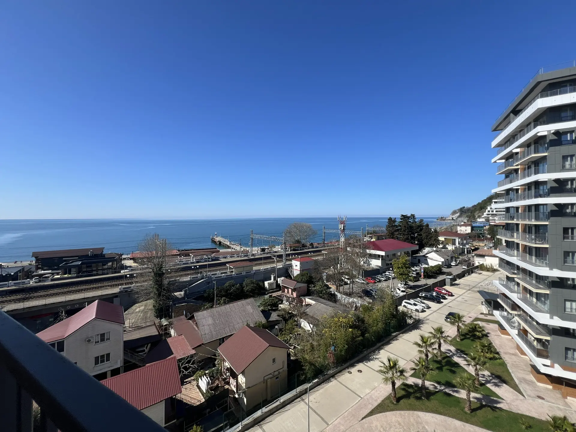 . Квартира в многоквартирном доме Светлая студия на первой береговой линии. Дагомыс