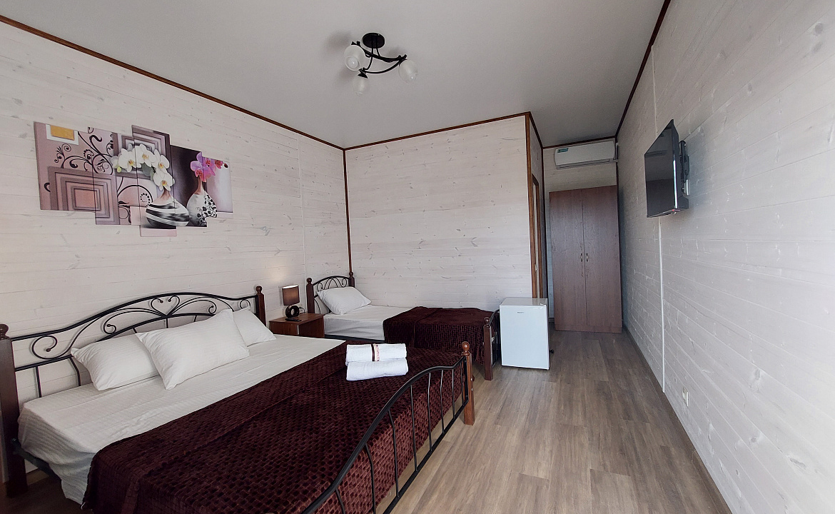 Комфорт с видом на сад. Гостевой дом ЛЕТО. Пицунда