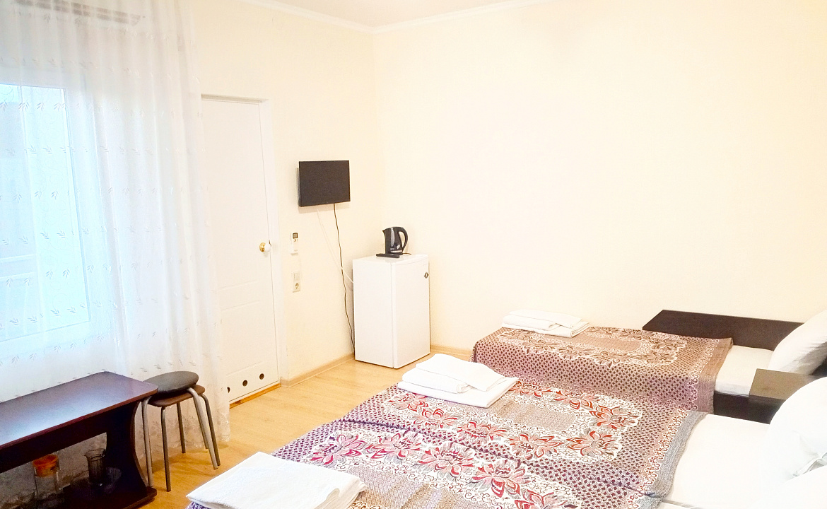 Стандарт трёхместный с доп. местом и балконом. Отель "Гермес" . Вардане Стандарт трёхместный с доп. местом и балконом. Отель "Гермес" . Вардане