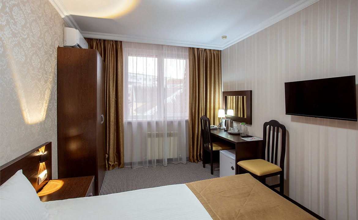 Стандарт с двуспальной кроватью. Отель «Фаворит». Геленджик