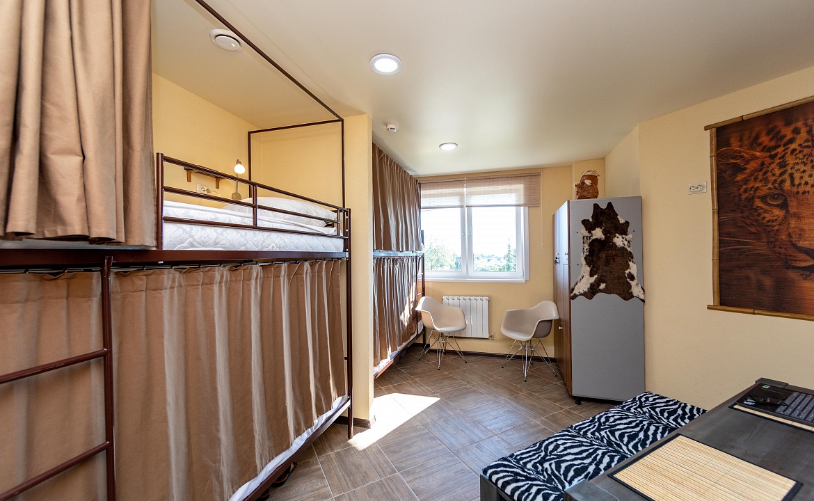 Кровать в общем 4-местном номере для мужчин и женщин. Хостел Bamboo Hotel. Адлер