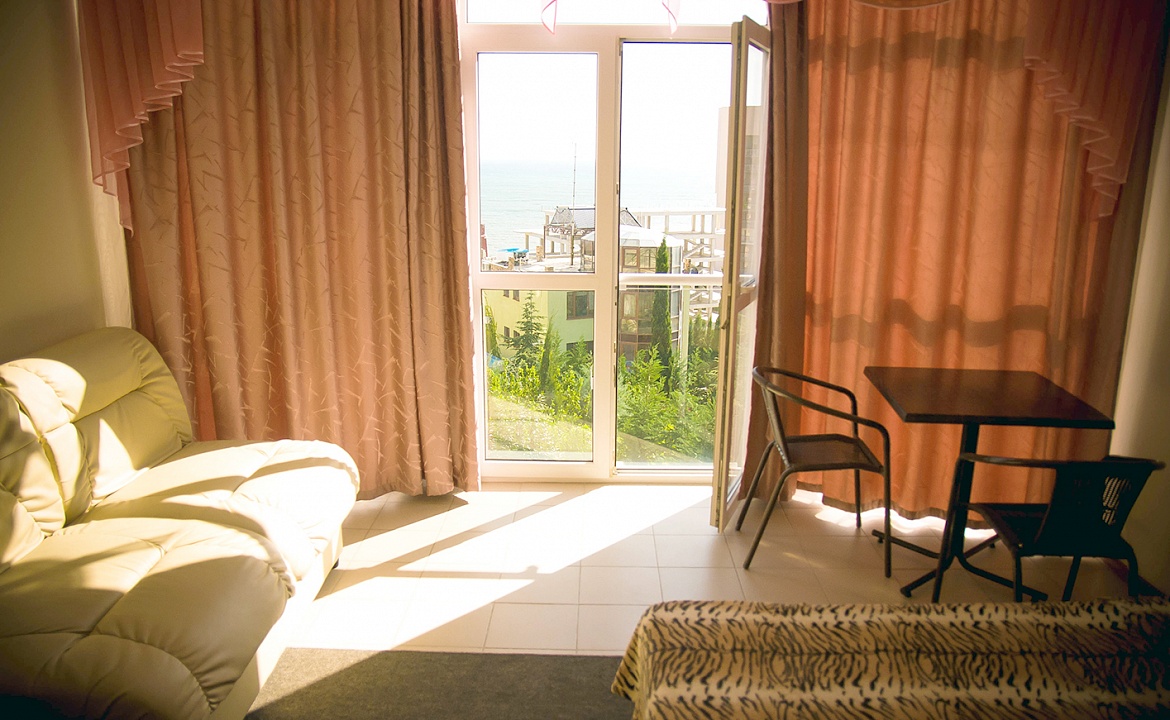 Большой 2-4х местный номер с панорамными окнами. Вилла Вилла "Лазурная мелодия". Лазурное Большой 2-4х местный номер с панорамными окнами. Вилла Вилла "Лазурная мелодия". Лазурное