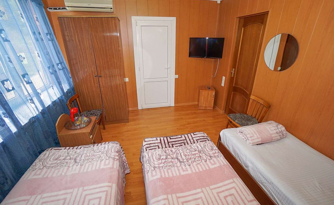 Трехместный Стандарт. Гостевой дом Амина. Сочи