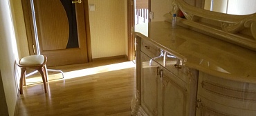 Сдам 2х комнатную р-н Светлана посуточно