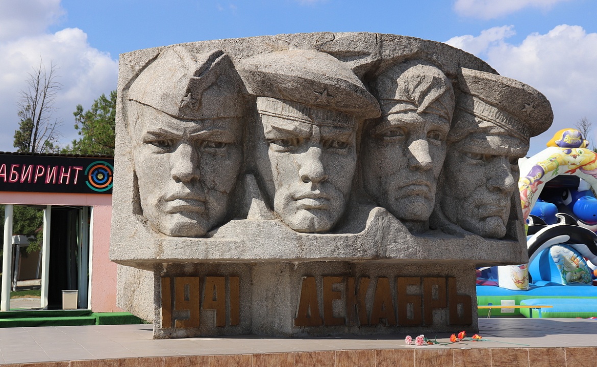 Памятник «Десантникам Коктебеля». Фото взято с сайта: https://autotravel.ru/