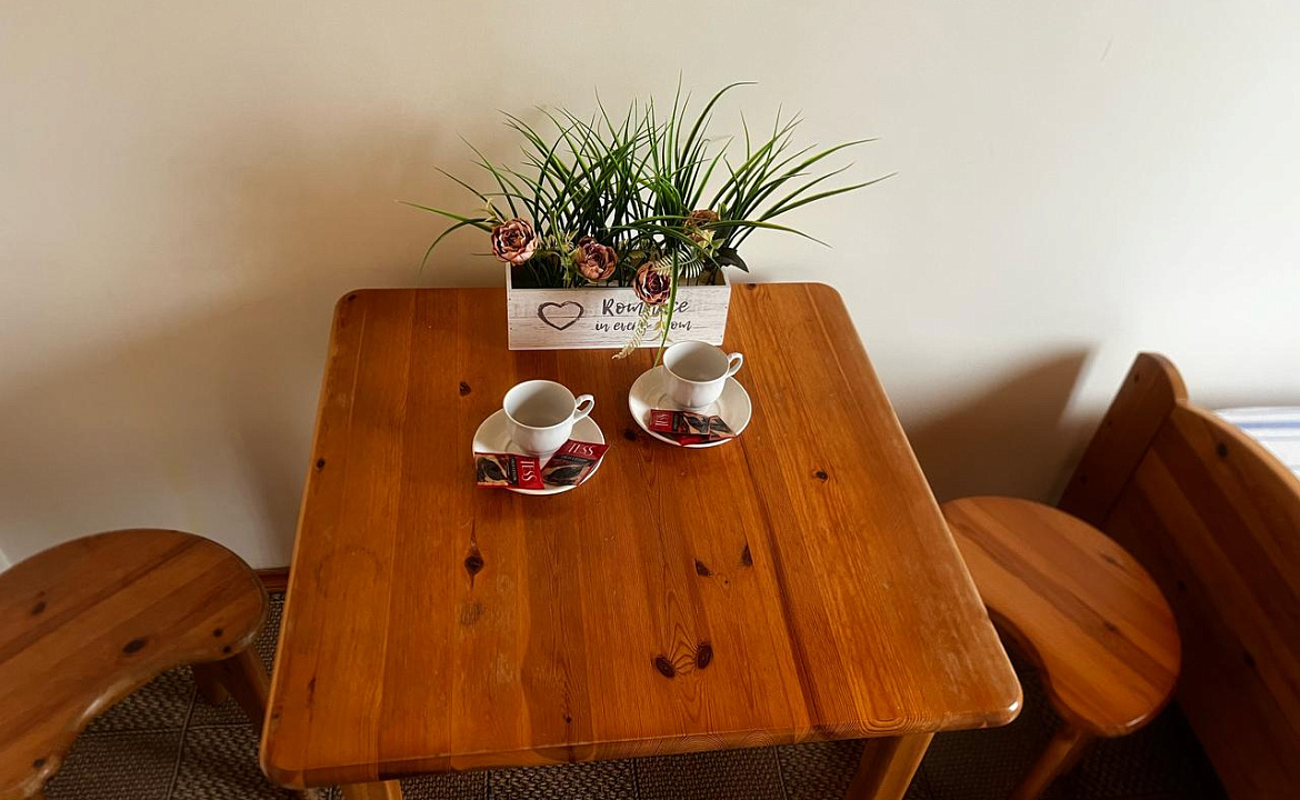 Трёхместный номер с двуспальной кроватью и односпальной кроватью. Гостевой дом Эксклюзив. Вардане