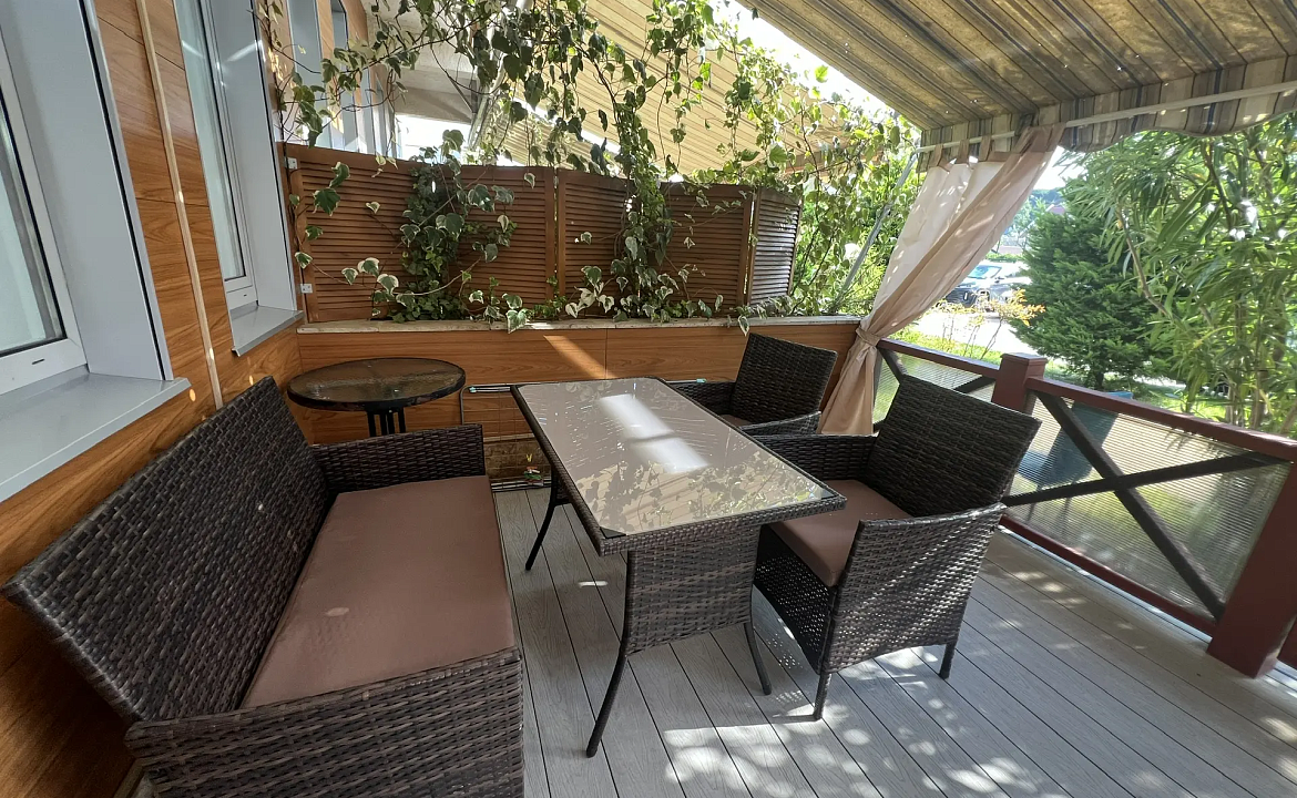 Апартамент с террасой 14к2. Светлая квартира с террасой и морем. Дагомыс