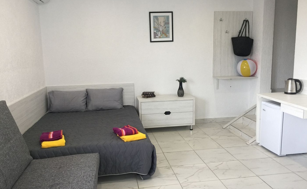 Семейный номер с боковым видом на море. Гостевой дом Маяк. Кабардинка