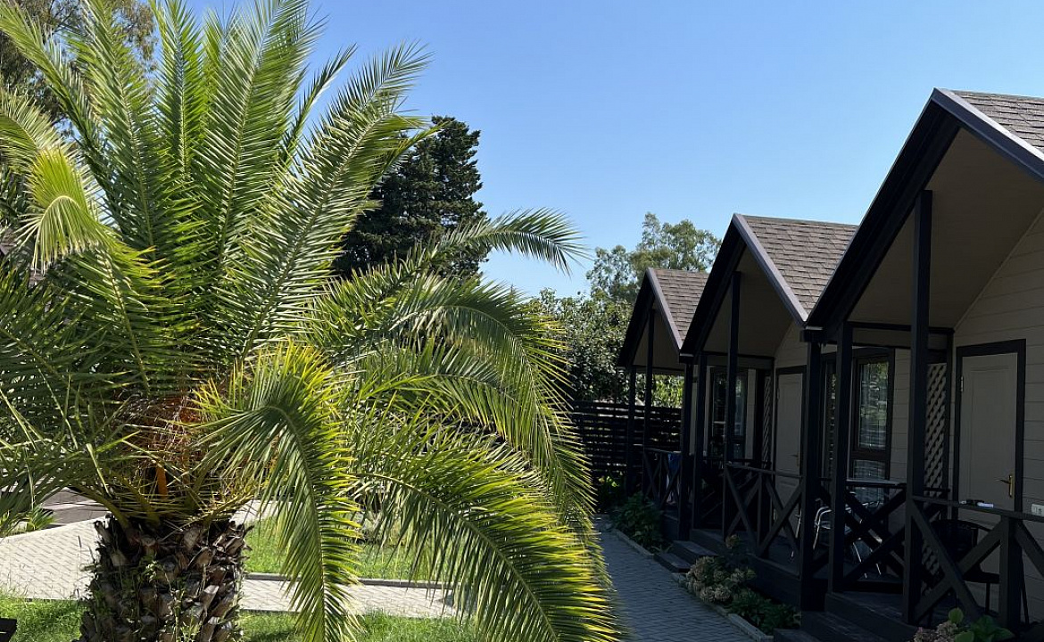 Коттедж . Гостевой комплекс Шезлонг . Гудаута