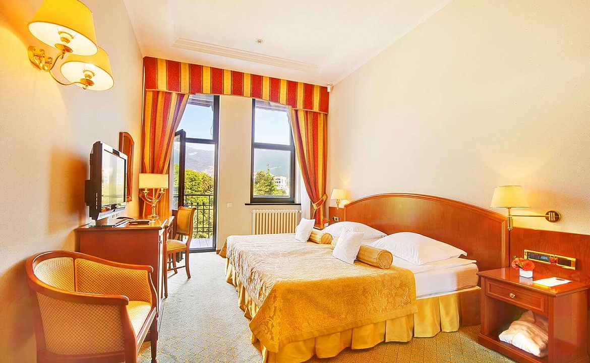 Люкс с видом на горы. Отель «Ореанда» Премьер Отель. Ялта