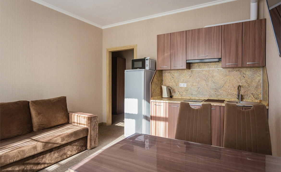 Апартаменты с балконом. Апартаменты "Гости". Красная Поляна