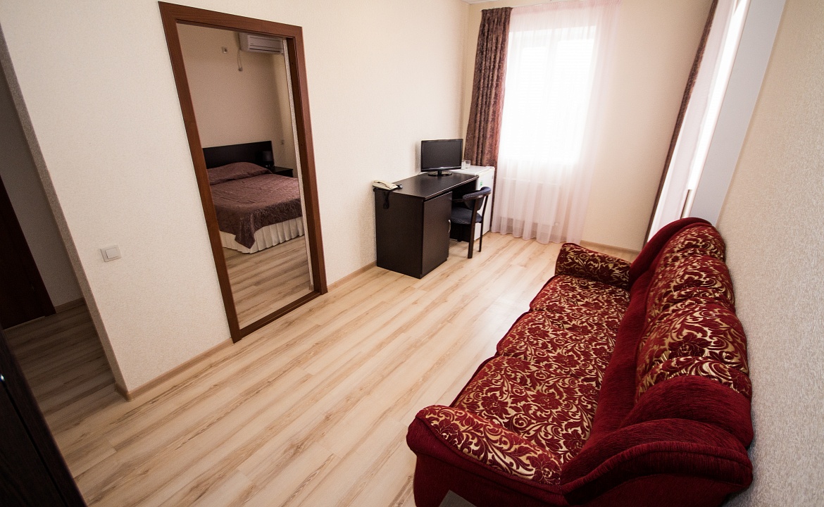 Семейный 2-комнатный. Отель Робинзон. Анапа