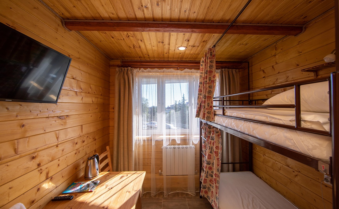 Кровать в общем номере для мужчин с 4 кроватями. Хостел Bamboo Hotel. Адлер