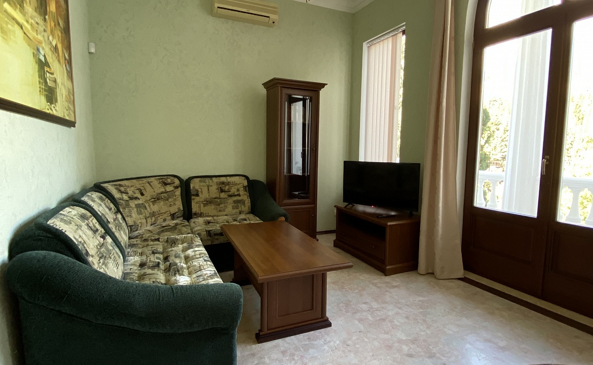 Люкс с террасой. Вилла "Ренессанс". Кореиз