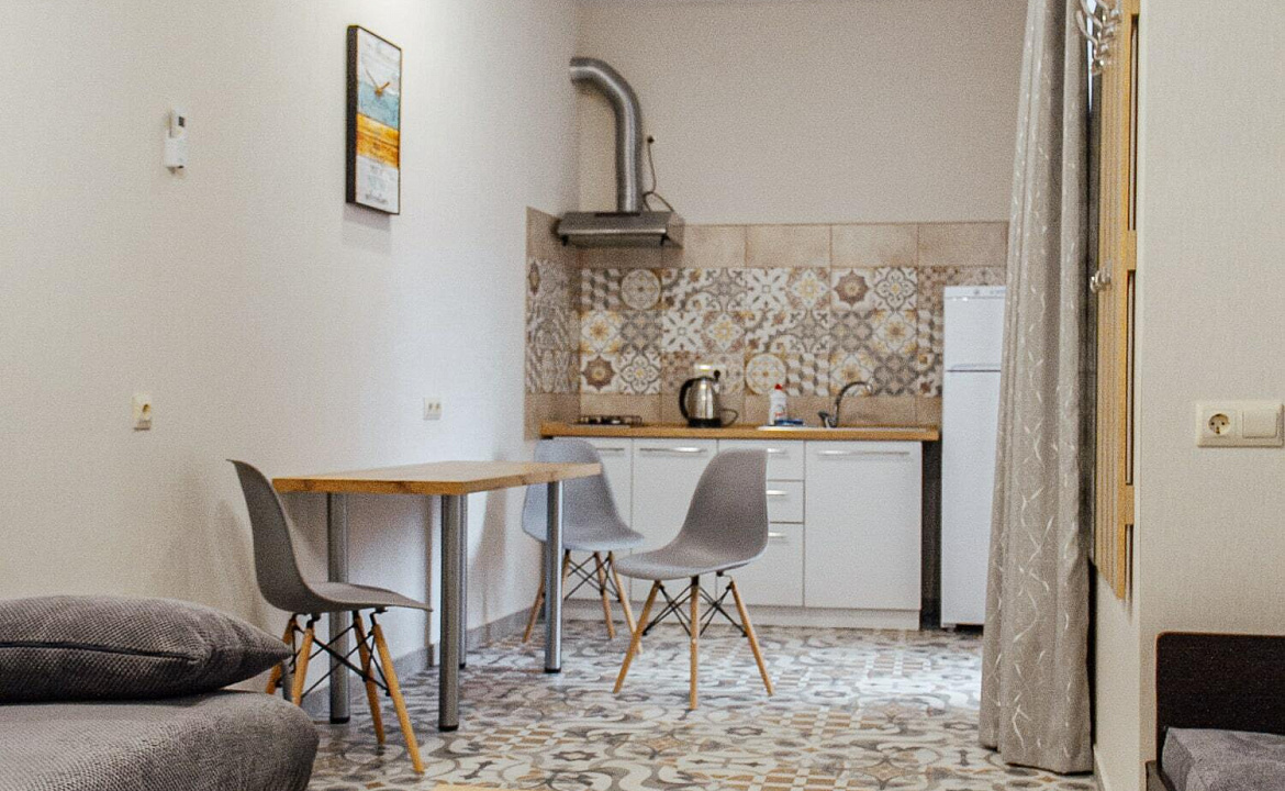 Апартаменты Люкс. Апарт-отель “Planeta MOV”. Адлер