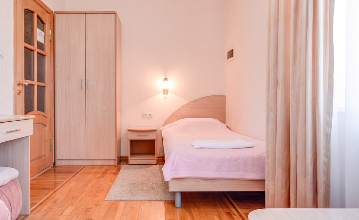 Стандарт одноместный Корпус 1. Гостевой дом "Олива". Анапа