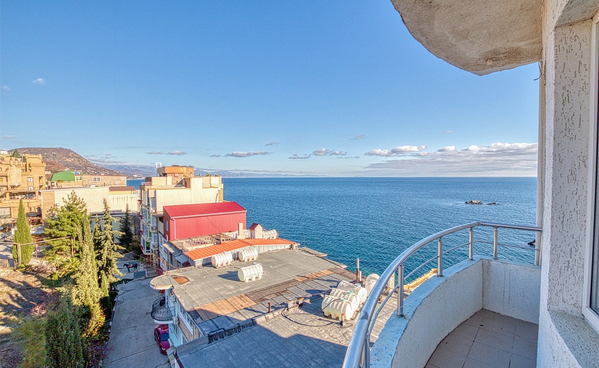 Стандарт (вид на горы). Отель «Интер». Утёс Стандарт (вид на горы). Отель «Интер». Утёс