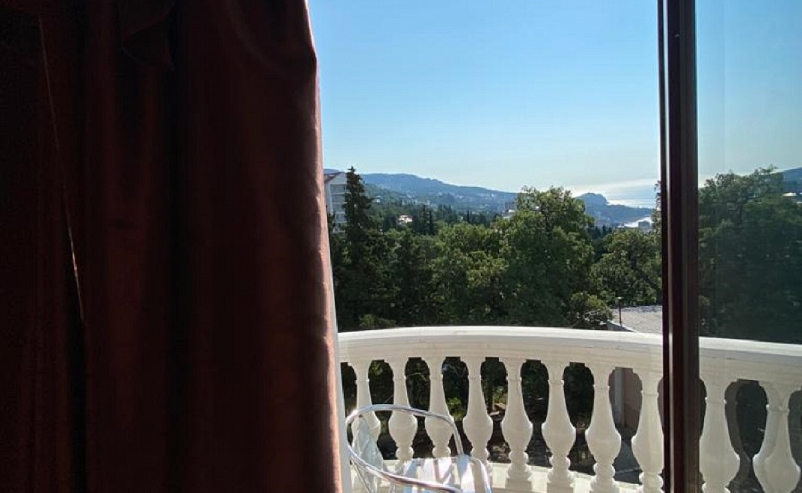 Полулюкс 4х местный. Вилла "Ренессанс". Кореиз