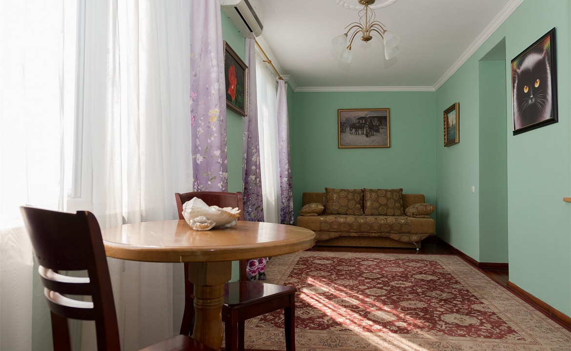 Апартаменты семейные с видом на море. Гостевой комплекс "Чижик Пыжик". Никита