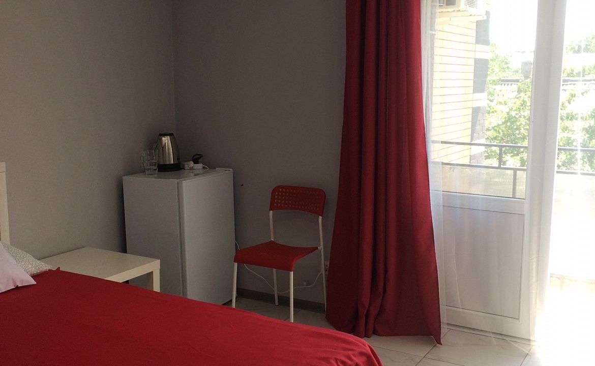 Трёхместный номер. Гостевой дом «Пчела». Ейск