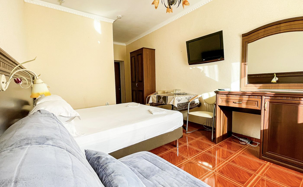 Стандарт 4-х местный (без балкона). Anzhelina Family Hotel. Витязево