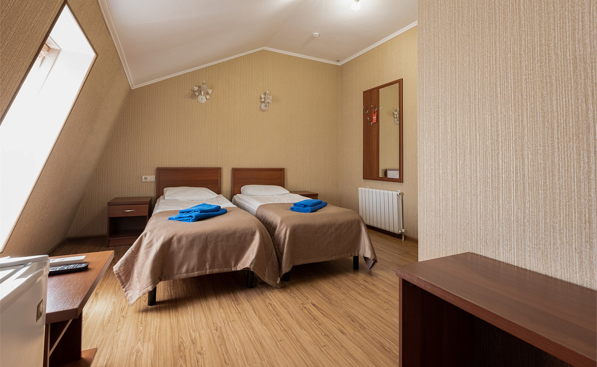 Молодежный номер с видом на ул. Ленина. Гостевой дом Сиар. Адлер